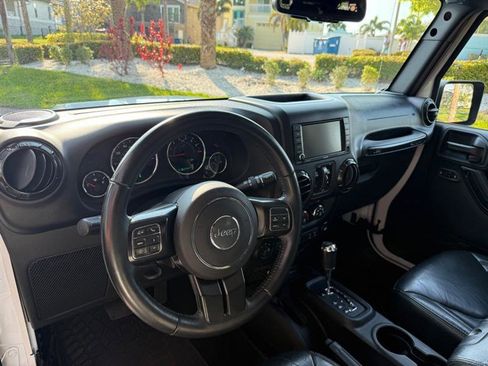 Used 2017 Jeep Wrangler Unlimited Sahara image 10