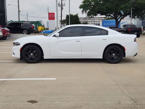 Used 2022 Dodge Charger SXT RWD image 4