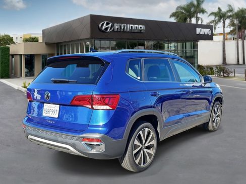 Used 2022 Volkswagen Taos SE image 3