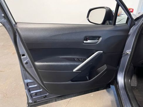 Used 2025 Toyota Corolla Cross XLE FWD image 23