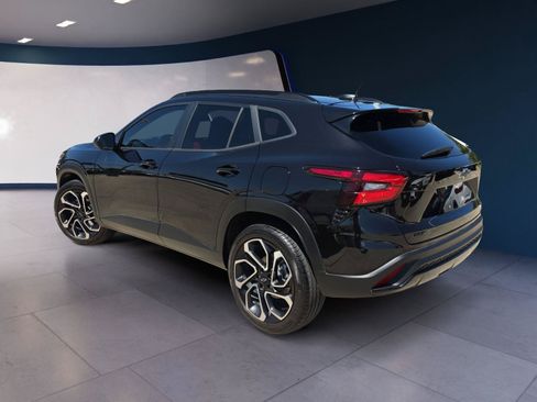 Used 2026 Chevrolet Trax RS FWD image 3
