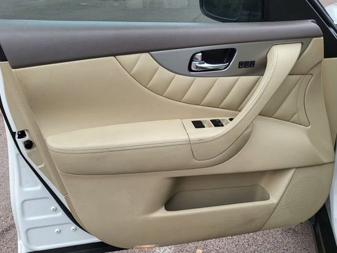 Used 2017 INFINITI QX70 2WD w/ Premium Package image 23