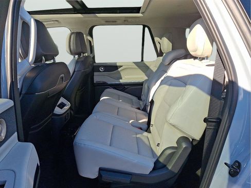 New 2025 Lincoln Navigator L Reserve image 10