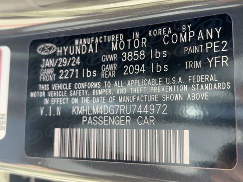 Used 2024 Hyundai Elantra SEL image 19