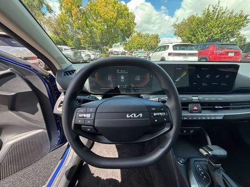 Used 2026 Kia K4 FWD image 32