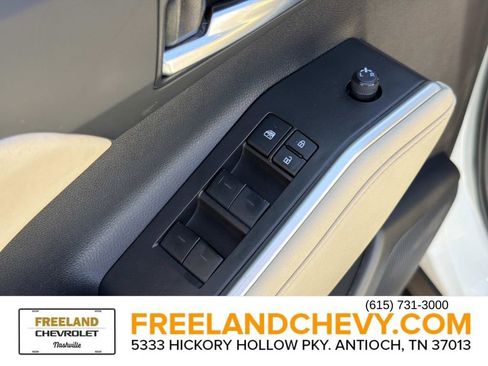 Used 2023 Toyota Highlander XLE FWD image 23