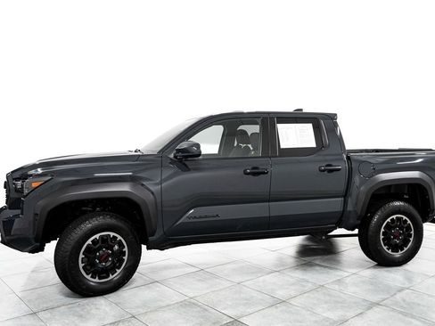 Used 2025 Toyota Tacoma TRD Off-Road AWD/4WD image 4