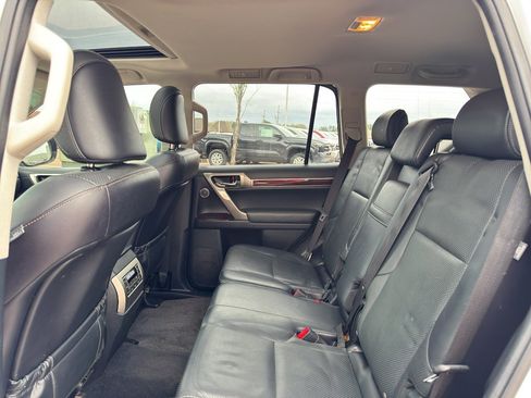 Used 2016 Lexus GX 460 Luxury w/ Preferred Accessory Package image 13