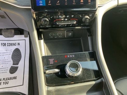 Certified 2024 Jeep Grand Cherokee L Limited w/ Luxury Tech Group II image 5