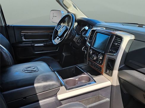 Used 2014 RAM 2500 Laramie w/ Convenience Group AWD/4WD image 9