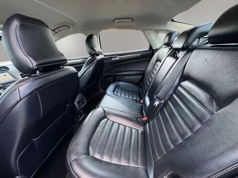 Used 2018 Ford Fusion SE w/ Equipment Group 602A FWD image 13