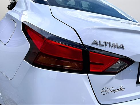 Certified 2025 Nissan Altima 2.5 SR AWD/4WD image 32