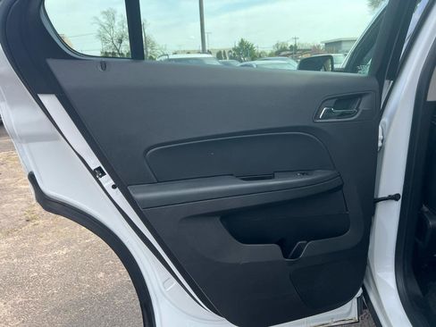Used 2017 Chevrolet Equinox LS image 21