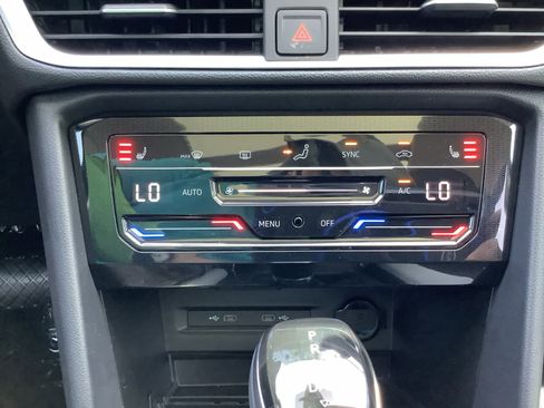 New 2026 Volkswagen Taos SE FWD image 24