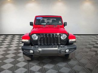 Used 2022 Jeep Gladiator Willys video 2