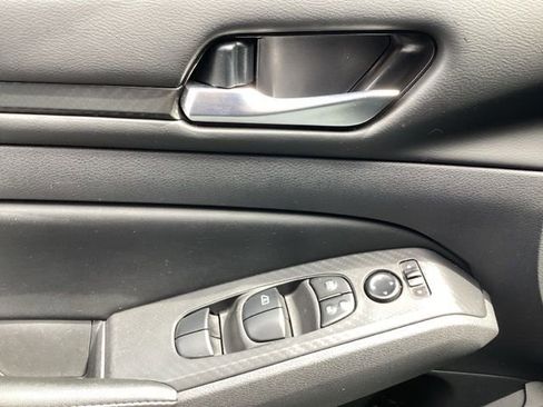 Used 2025 Nissan Altima 2.5 SV image 10