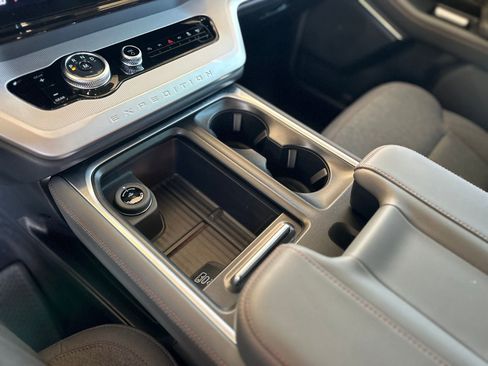 New 2025 Ford Expedition Active image 32