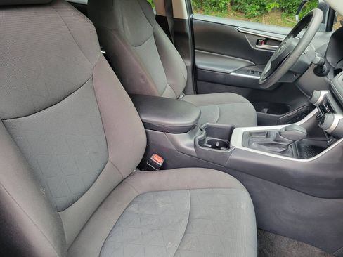 Used 2025 Toyota RAV4 XLE FWD image 10