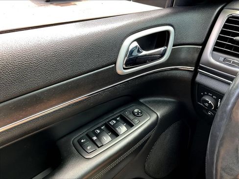 Used 2018 Jeep Grand Cherokee Limited AWD/4WD image 18