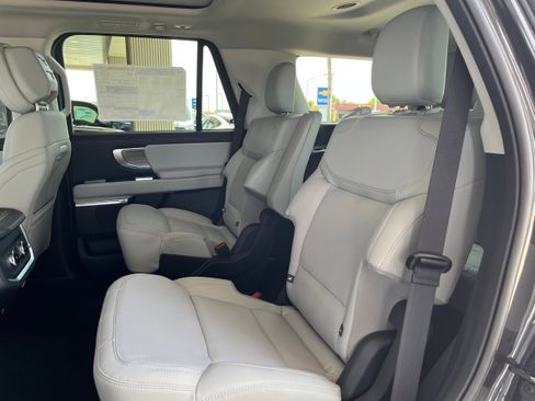 New 2026 Ford Expedition Platinum AWD/4WD image 8