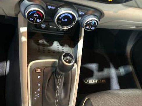 Used 2024 Hyundai Venue Limited FWD image 23