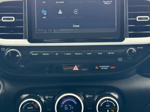 Used 2024 Hyundai Venue Limited FWD image 21