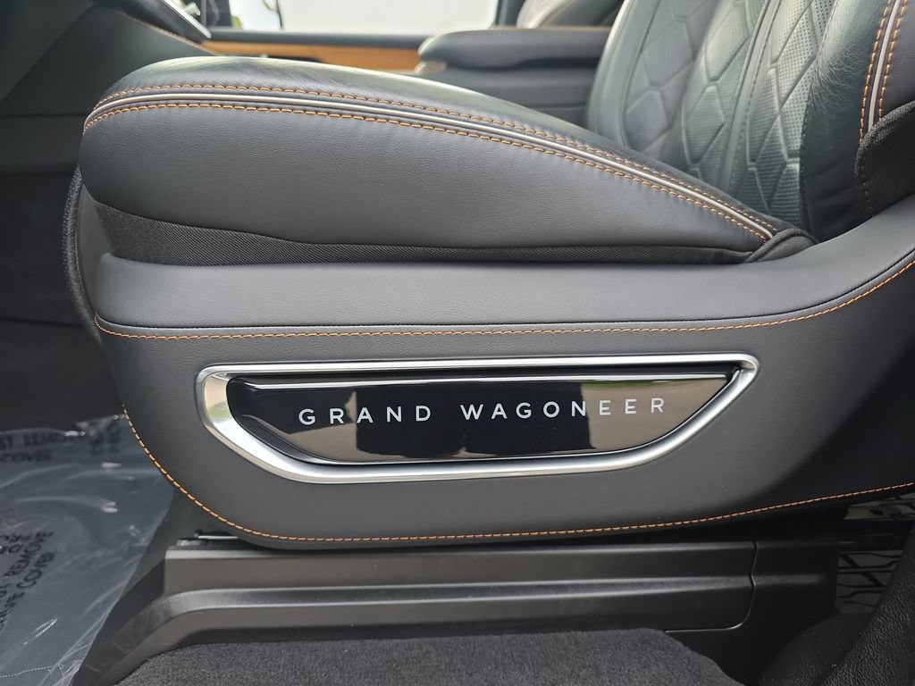Used 2023 Jeep Grand Wagoneer Series III AWD/4WD image 33