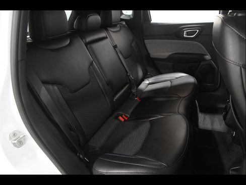 Used 2023 Jeep Compass Latitude AWD/4WD image 18