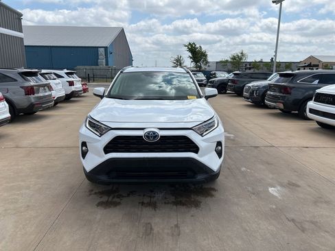 Used 2021 Toyota RAV4 XLE w/ Convenience Package AWD/4WD image 5