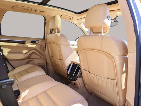 Used 2016 Porsche Cayenne Turbo image 39