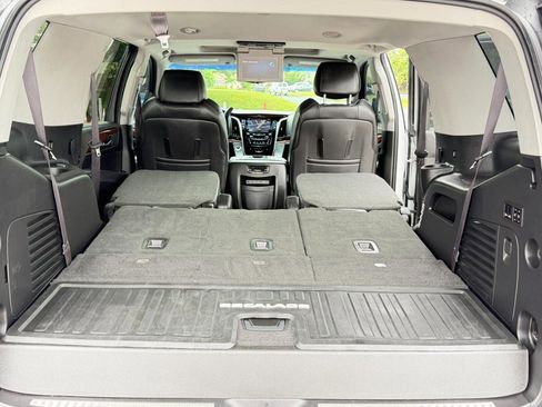 Used 2017 Cadillac Escalade Luxury AWD/4WD image 44