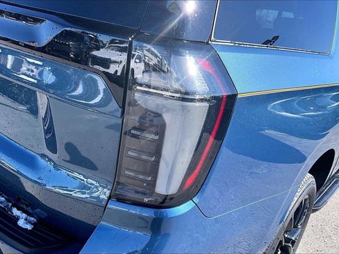 Used 2025 Chevrolet Suburban LT image 25