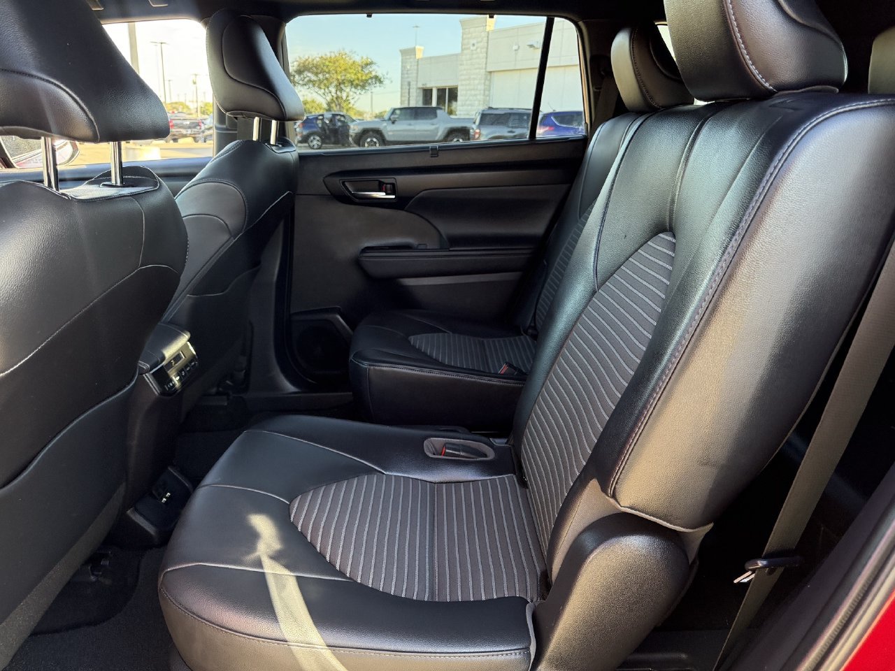 Used 2021 Toyota Highlander XSE FWD image 26