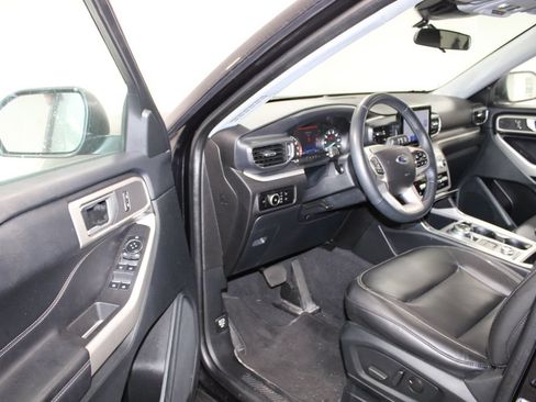 Used 2023 Ford Explorer XLT w/ Equipment Group 202A AWD/4WD image 14