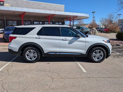 Used 2022 Ford Explorer XLT w/ Equipment Group 202A image 2
