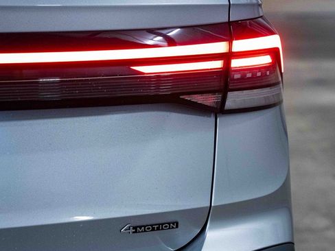 New 2026 Volkswagen Taos SE image 6