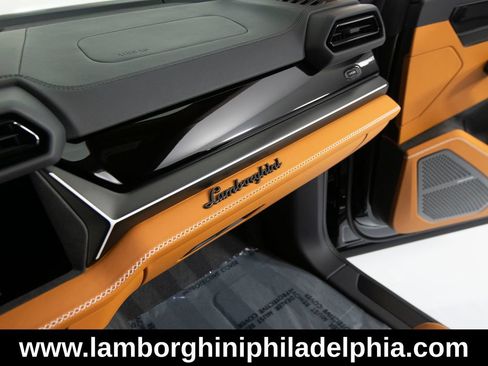 Used 2025 Lamborghini Urus S AWD/4WD image 26