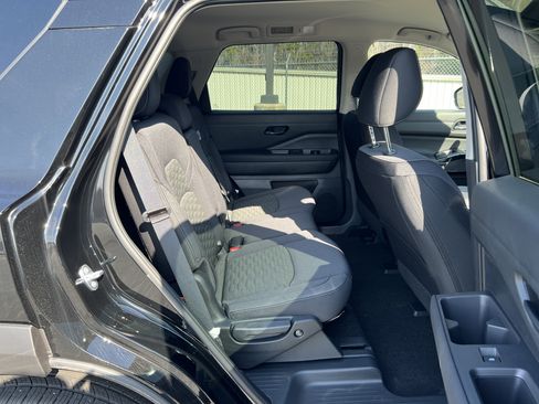 New 2026 Nissan Pathfinder S image 18