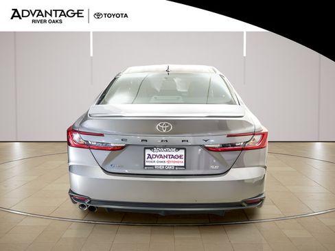 Used 2025 Toyota Camry SE FWD image 5