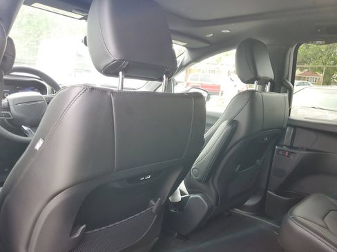 New 2027 Chrysler Pacifica Select FWD image 11