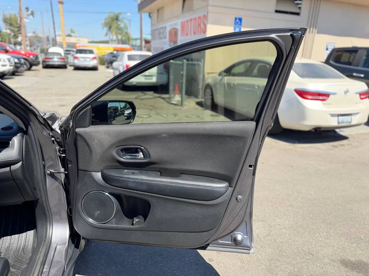 Used 2018 Honda HR-V EX image 38