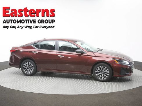 Used 2024 Nissan Altima 2.5 SV FWD image 45