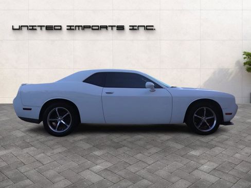 Used 2011 Dodge Challenger SE image 8