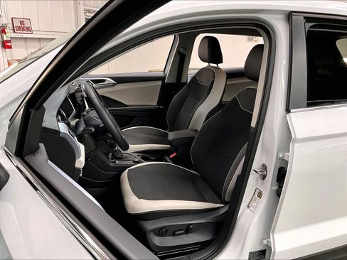 Certified 2025 Volkswagen Taos SE AWD/4WD image 27