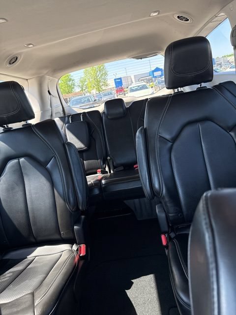 Used 2023 Chrysler Pacifica Touring-L FWD image 14