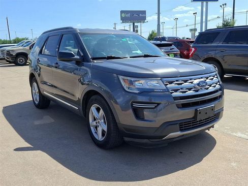 Used 2019 Ford Explorer XLT FWD image 5