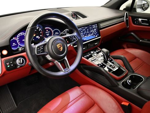 Used 2023 Porsche Cayenne image 4