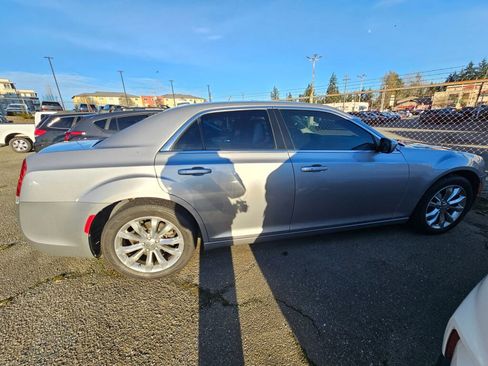 Used 2015 Chrysler 300 Limited w/ Driver Convenience Group image 8