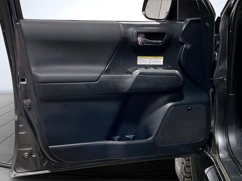 Used 2019 Toyota Tacoma TRD Off-Road image 24