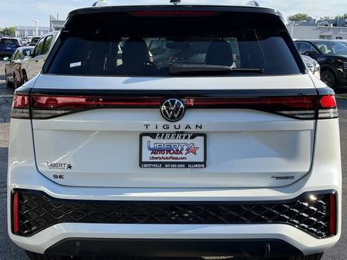 New 2026 Volkswagen Tiguan SE R-Line AWD/4WD image 9